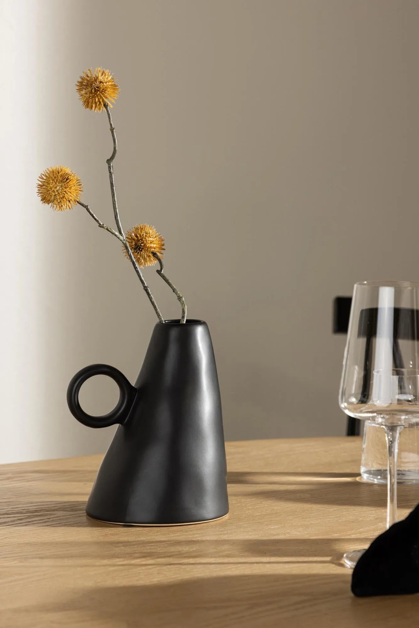 Ovy Vase von Venture Home: Zeitlose Schönheit für Ihr Interieur.