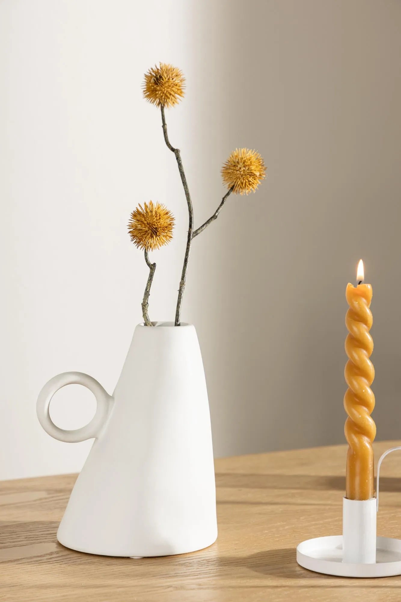 Ovy Vase von Venture Home: Harmonische Form für jedes Interieur.