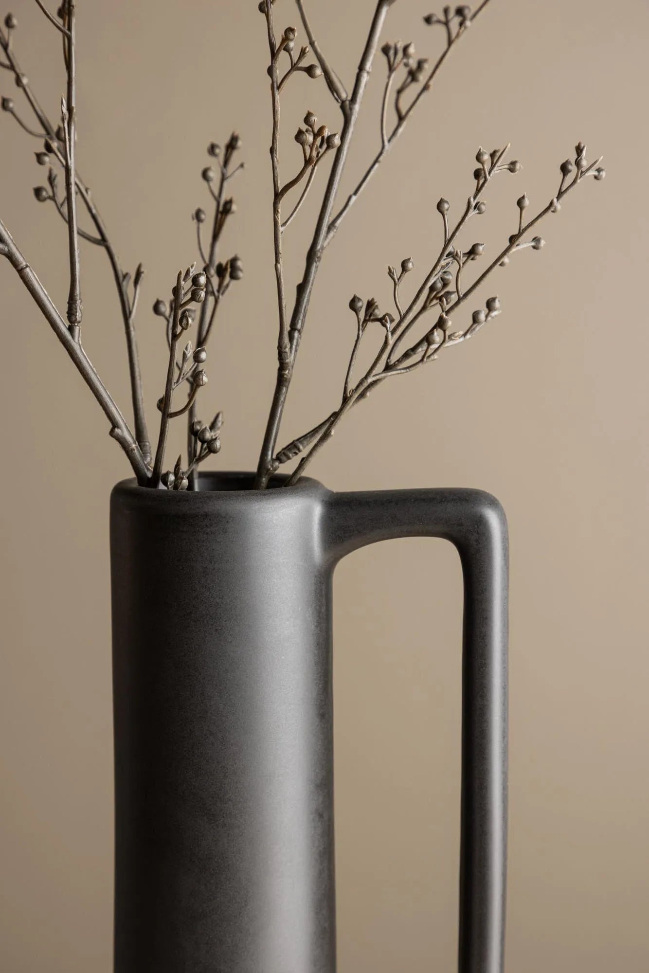 Allis Vase: Stilvolle Steingut-Vase von Venture Home für Ihr Zuhause.