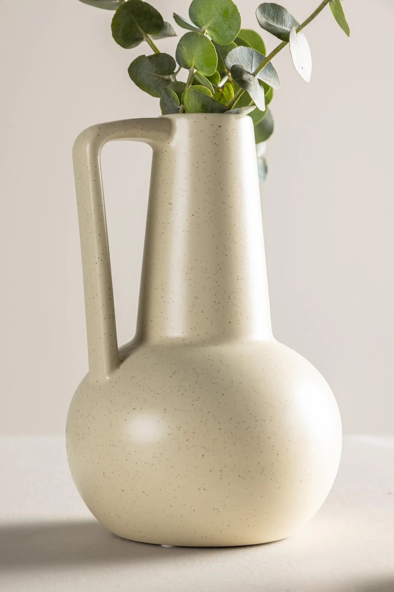 Lane Vase von Venture Home: Elegante Keramik für stilvolle Akzente.