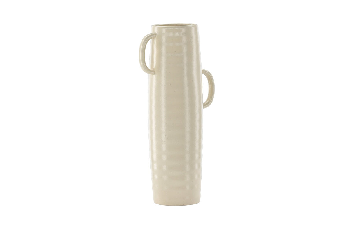 Beige Cent Vase von Venture Home aus Steinzeug mit wellenförmiger Struktur und zwei asymmetrisch angebrachten Griffen an den Seiten.