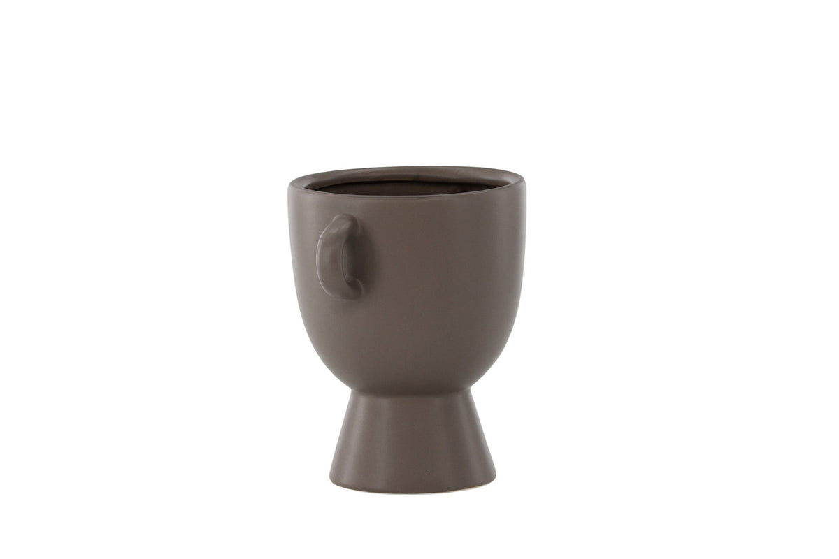 Beige Cent Vase von Venture Home aus Steinzeug mit wellenförmiger Struktur und zwei asymmetrisch angebrachten Griffen an den Seiten.