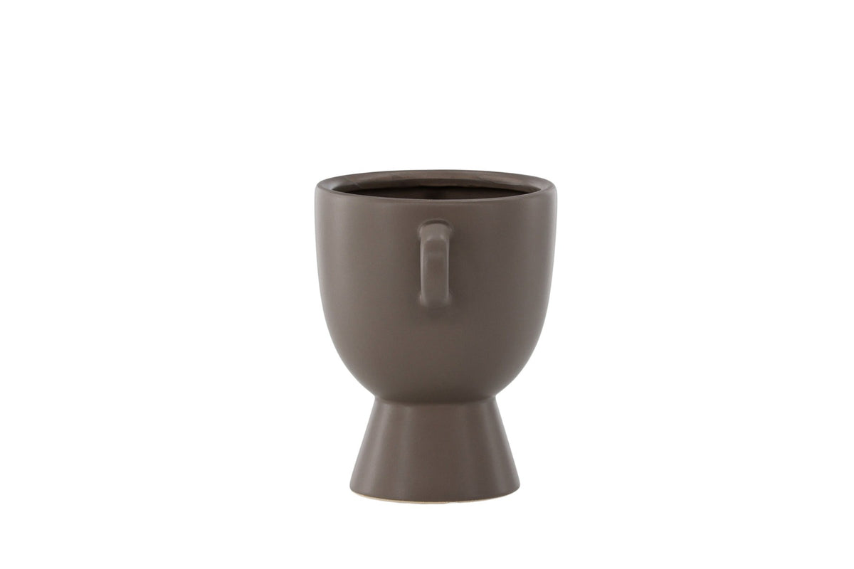 Beige Cent Vase von Venture Home aus Steinzeug mit wellenförmiger Struktur und zwei asymmetrisch angebrachten Griffen an den Seiten.