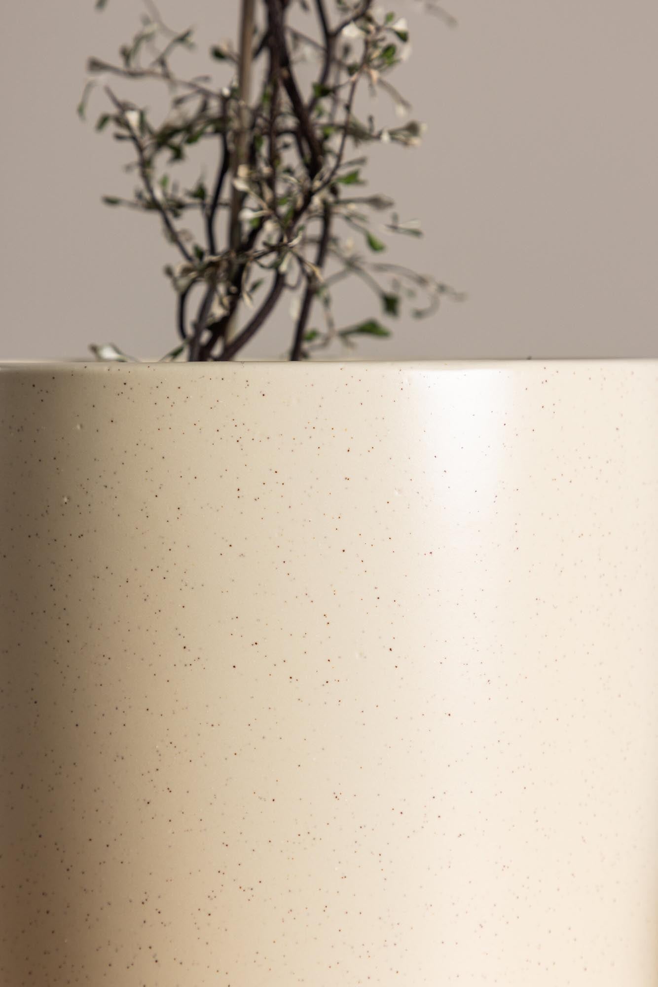 Sane Vase in Schwarz/ Dunkelgrau präsentiert im Onlineshop von KAQTU Design AG. Vase ist von Venture Home