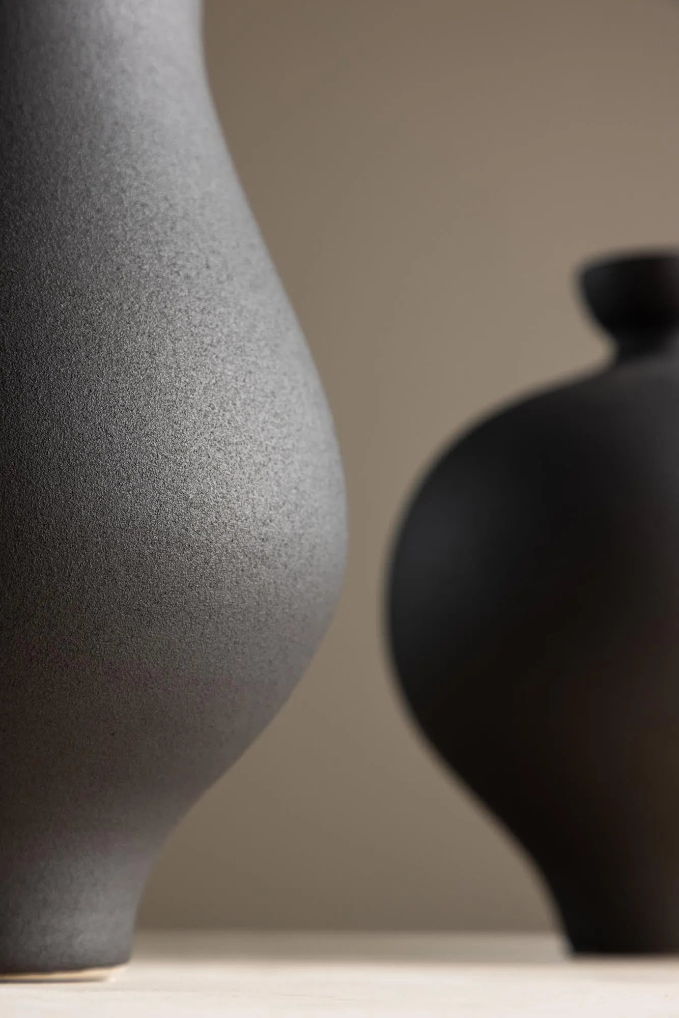 Elegante Rellis Vase: Perfekte Harmonie aus Form und Funktion.