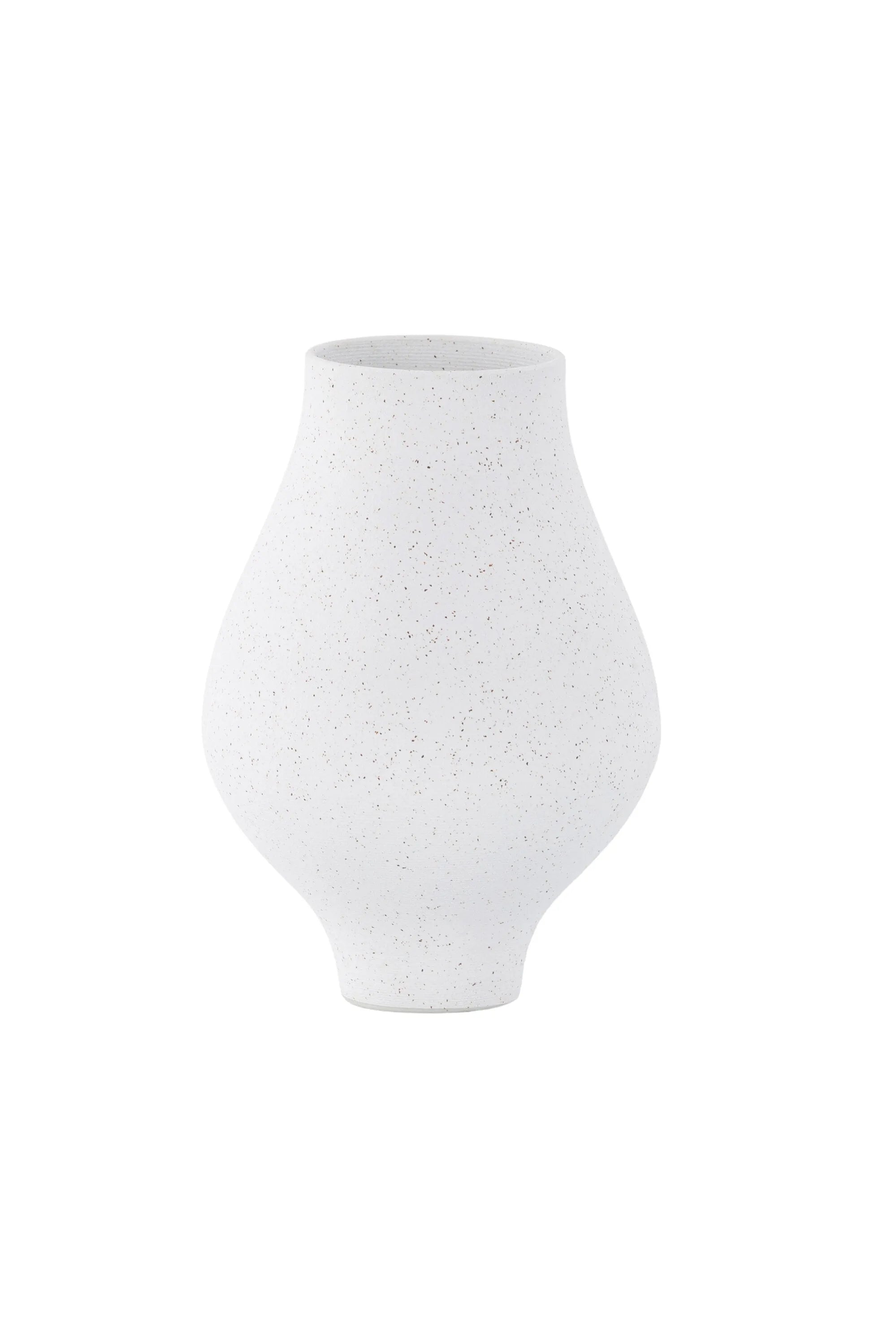 Rellis Vase: Elegante Form für moderne Wohnräume von Venture Home.