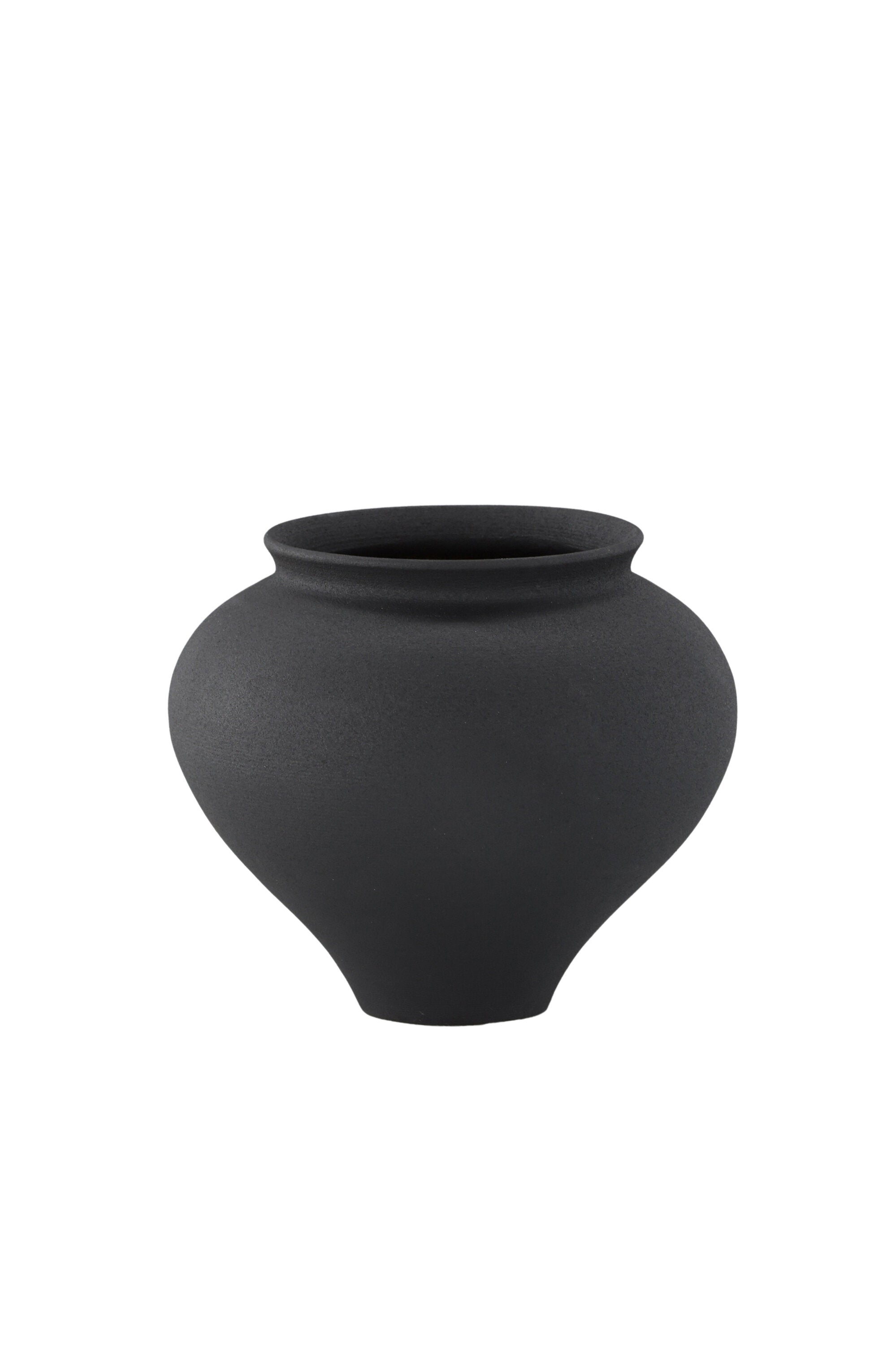 Rellis Vase in Schwarz präsentiert im Onlineshop von KAQTU Design AG. Vase ist von Venture Home