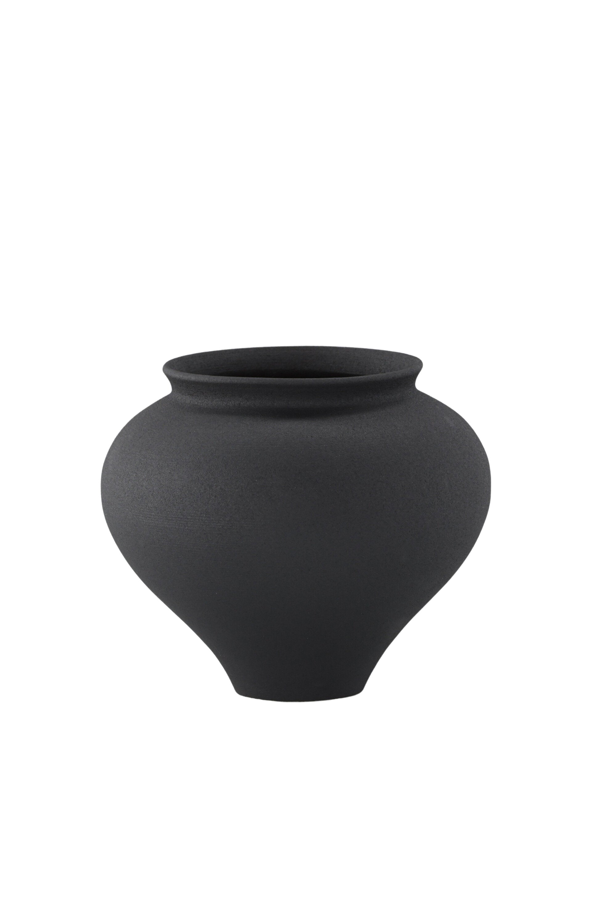 Rellis Vase in Schwarz präsentiert im Onlineshop von KAQTU Design AG. Vase ist von Venture Home