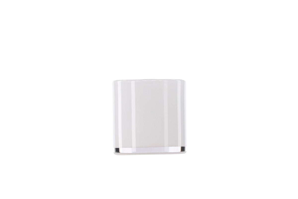 Weisser runder Teelichthalter Glora aus Glas, Durchmesser 8 cm, Höhe 8 cm, schlichte, transparente Oberfläche mit dünner Wandstärke.