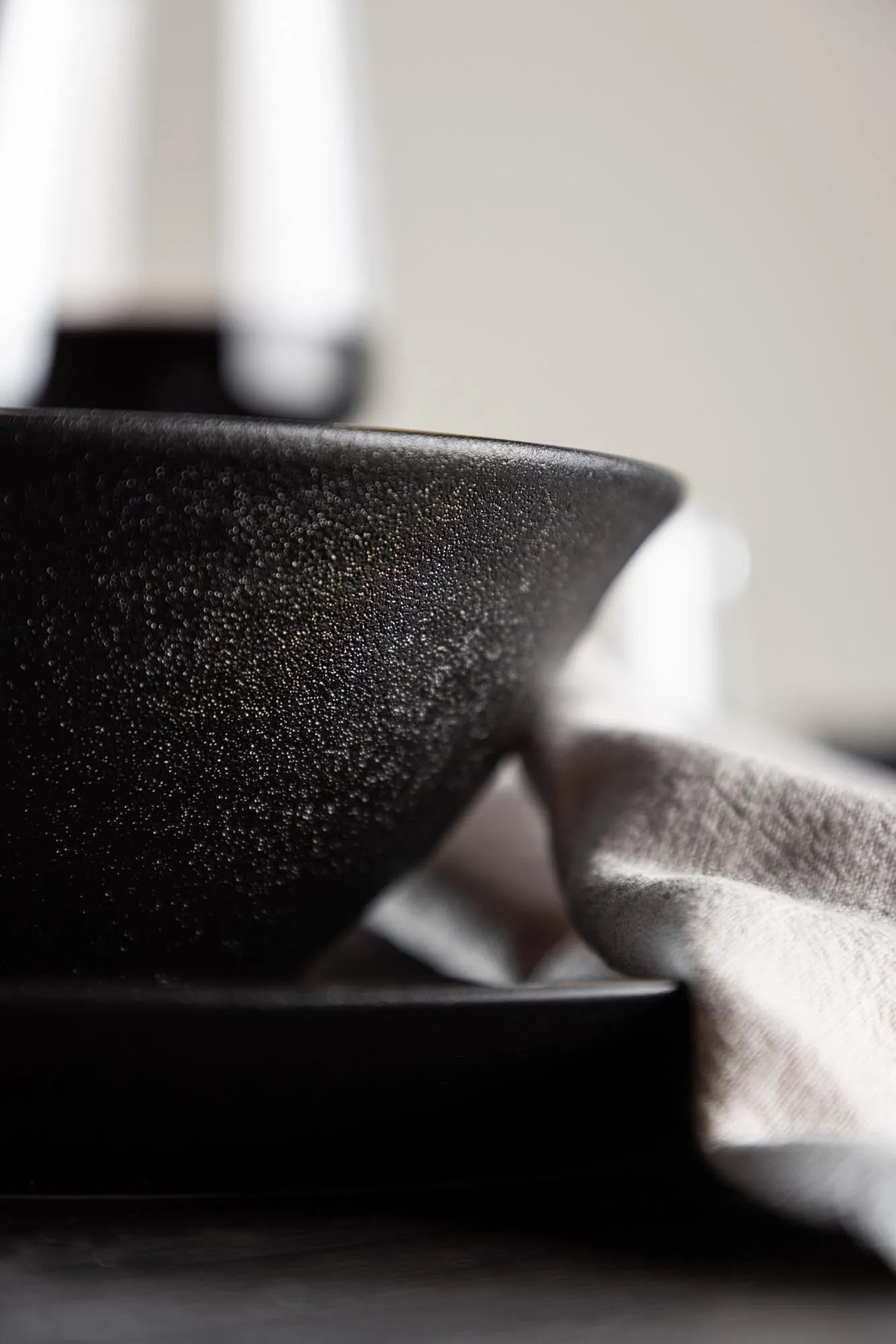 Wabi Sabi Bowl: Handgefertigte Eleganz für Ihr modernes Zuhause.