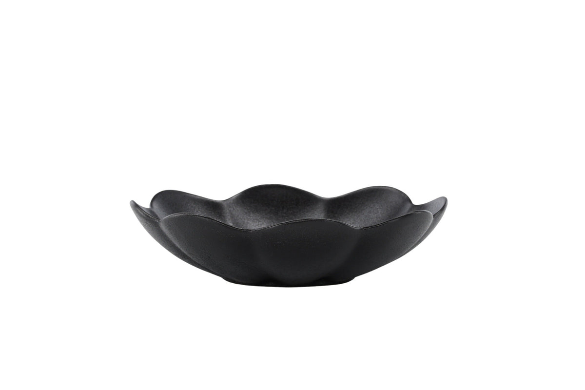 Wabi Sabi Teller in Schwarz präsentiert im Onlineshop von KAQTU Design AG. Teller ist von Venture Home