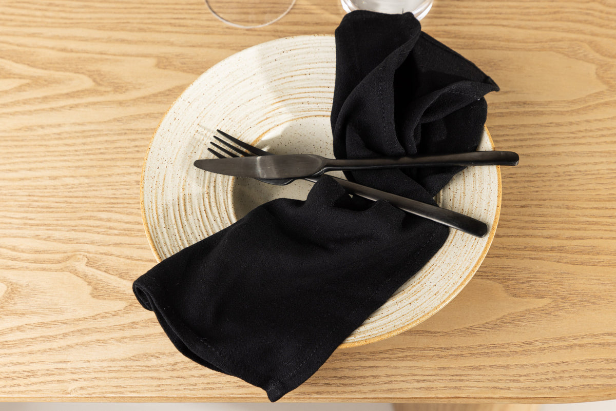 Wabi Sabi Serviette in Schwarz präsentiert im Onlineshop von KAQTU Design AG. Servietten ist von Venture Home