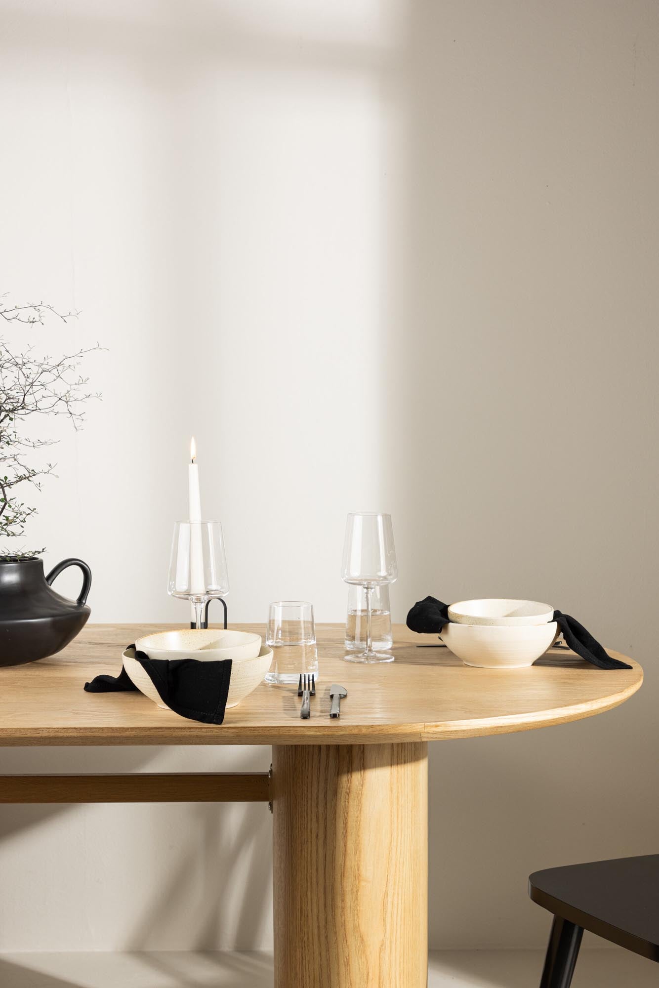 Active Bowl in Beige/Schwarz präsentiert im Onlineshop von KAQTU Design AG. Schale ist von Venture Home