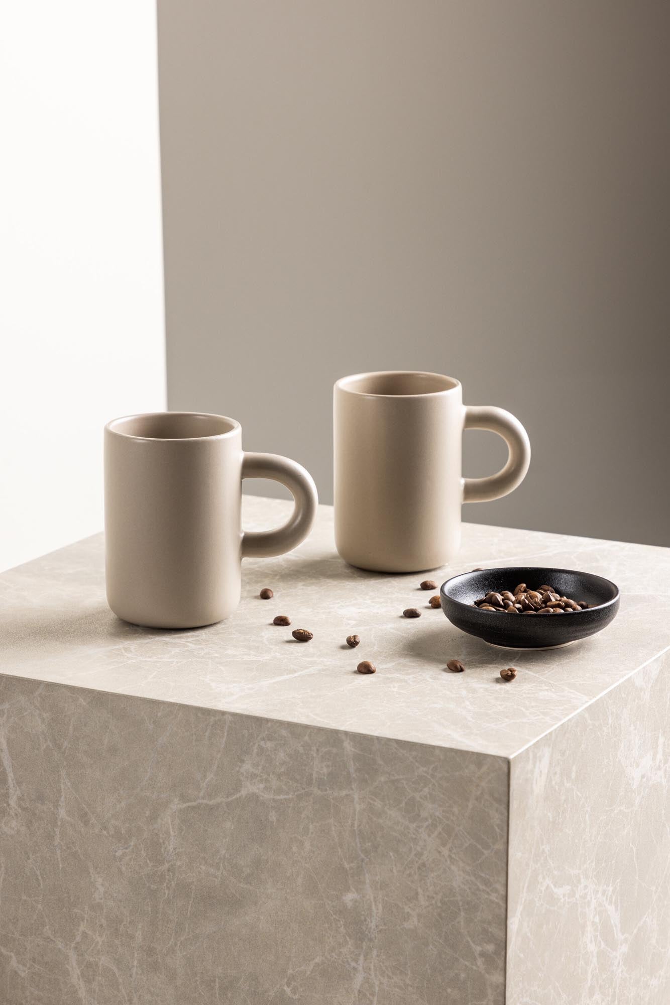 Active Kaffeetasse in Beige/Schwarz präsentiert im Onlineshop von KAQTU Design AG. Kaffeetassen ist von Venture Home