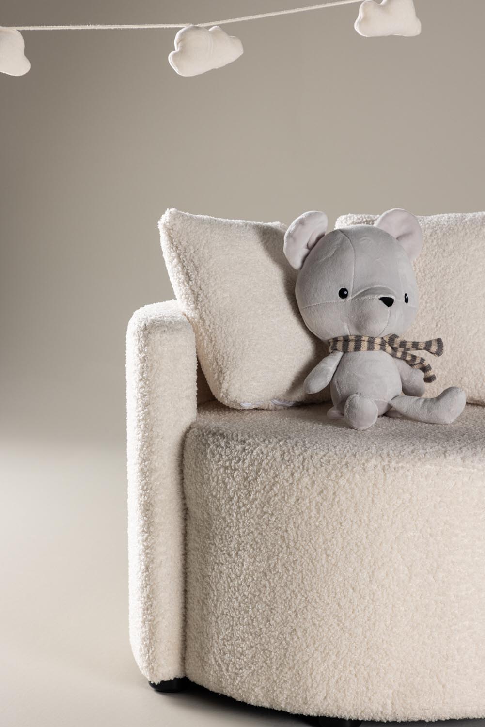 Kelso Kids Sofa in Weiss präsentiert im Onlineshop von KAQTU Design AG. Sofa ist von Venture Home