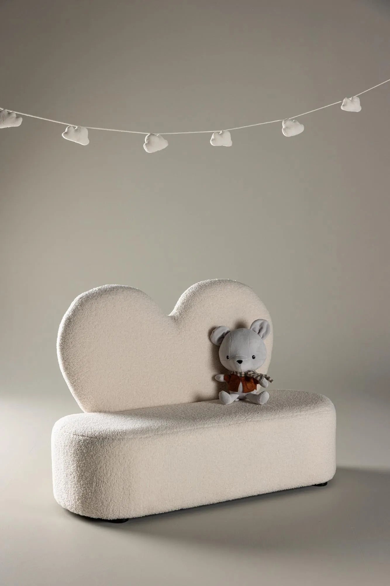 Kids Kids Sofa in Weiss präsentiert im Onlineshop von KAQTU Design AG. Sofa ist von Venture Home