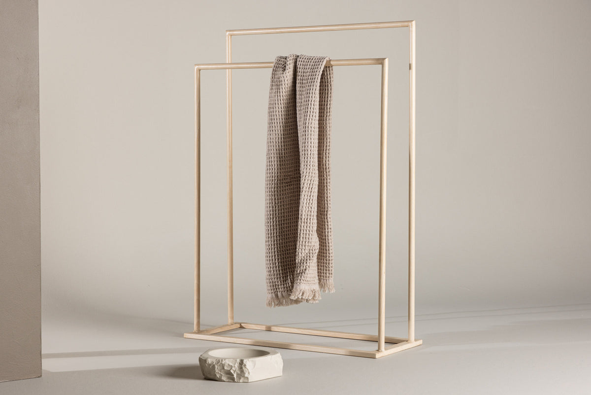 Alva Hänger in Tünchen präsentiert im Onlineshop von KAQTU Design AG.  ist von Venture Home