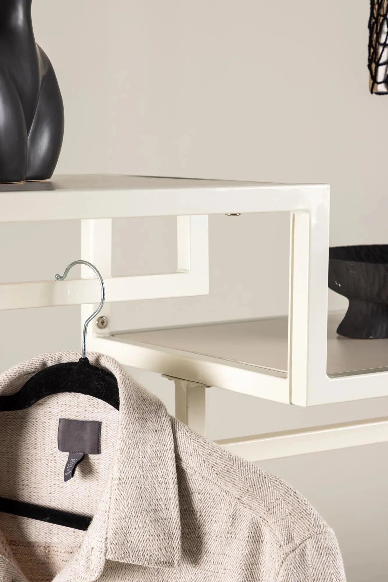 Staal Hänger von Venture Home: Funktionalität trifft auf Design.
