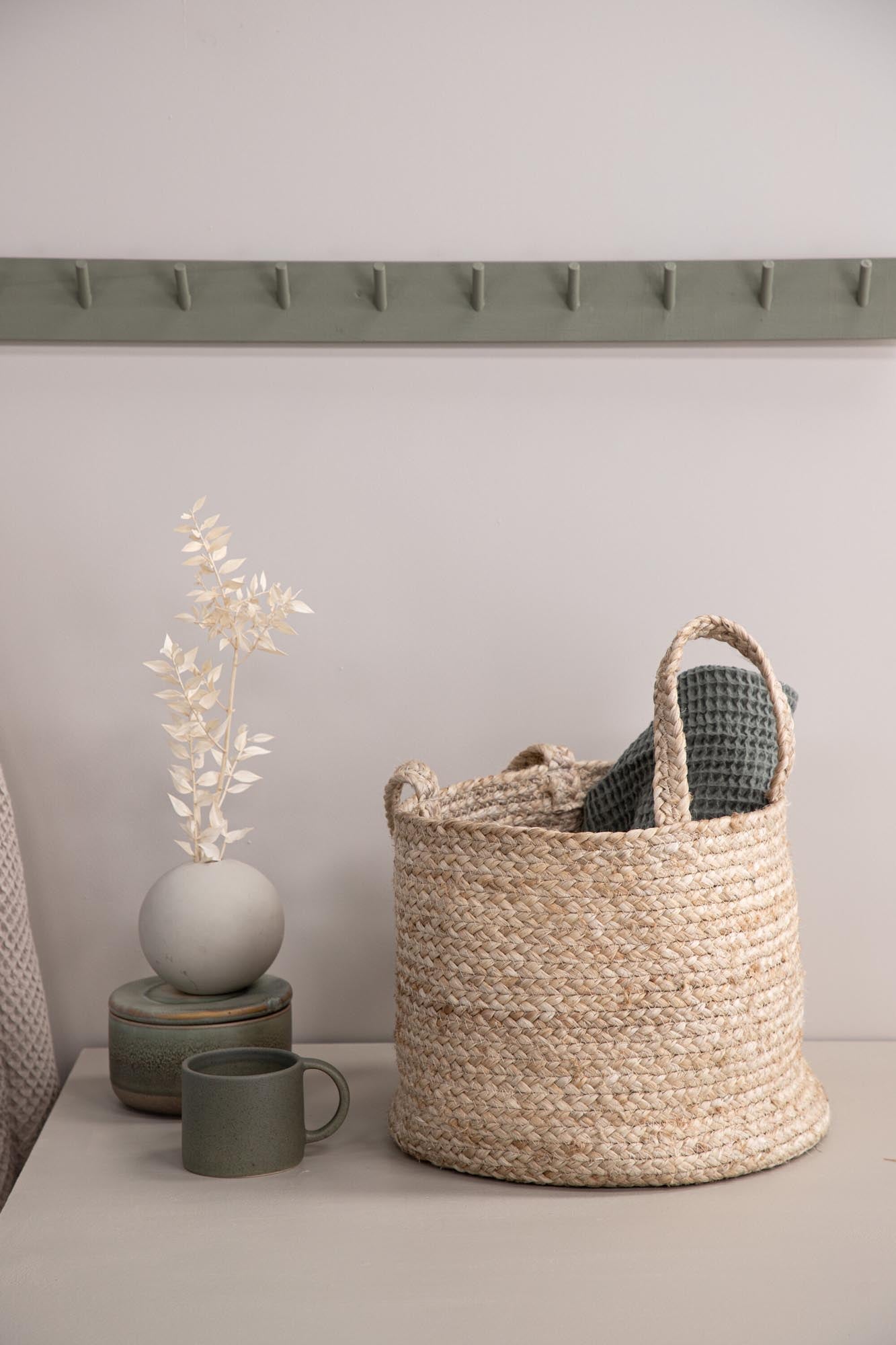 Bhopal Korb in Weiss präsentiert im Onlineshop von KAQTU Design AG. Aufbewahrungskorb ist von Venture Home