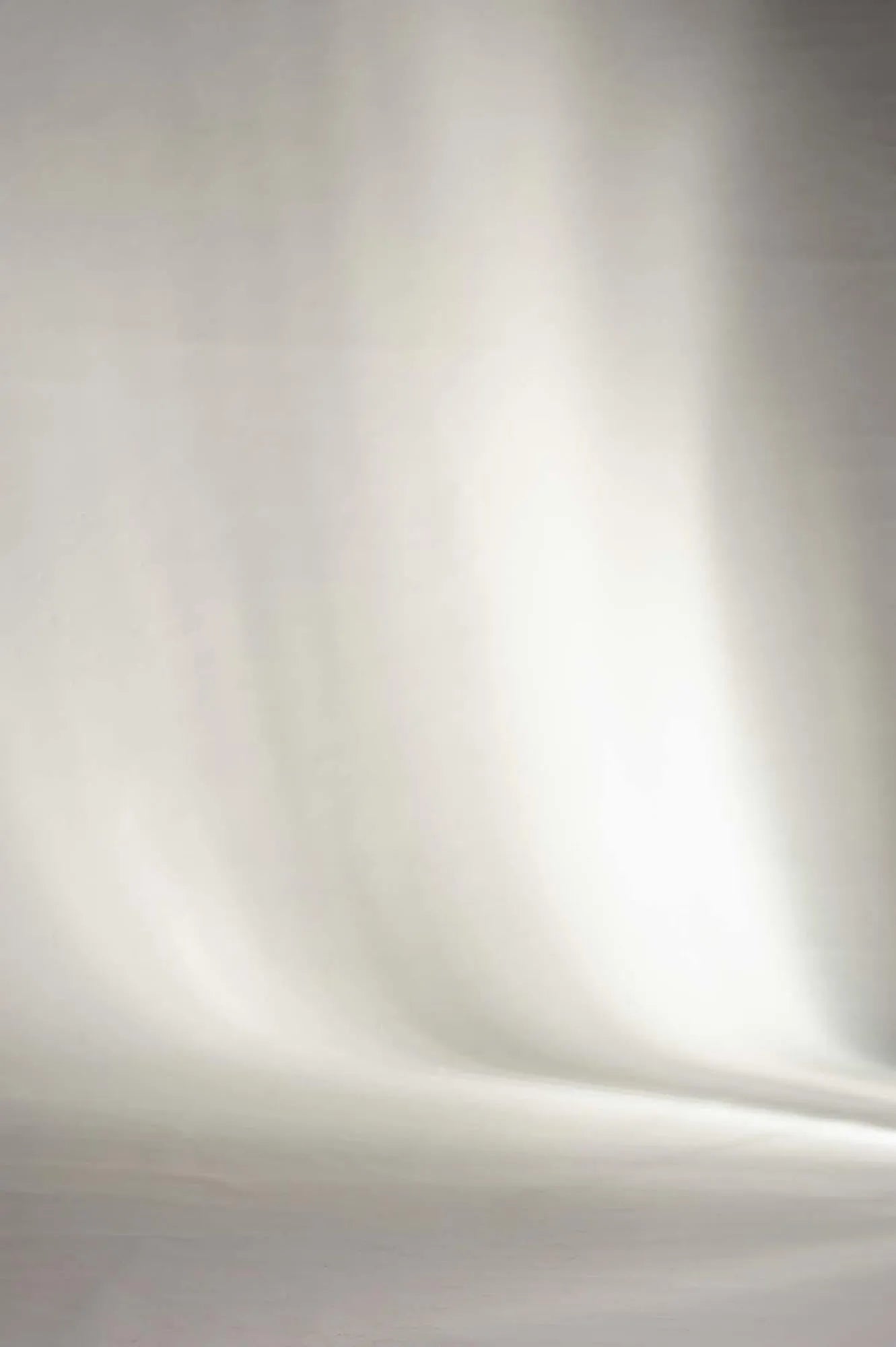 Elegantes Light Poster von Venture Home: Ihr Raum, neu beleuchtet.