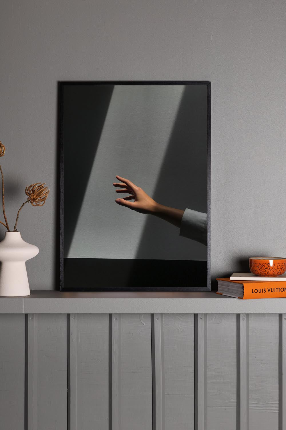 Reaching Hand Poster in Grau präsentiert im Onlineshop von KAQTU Design AG. Bild ist von Venture Home