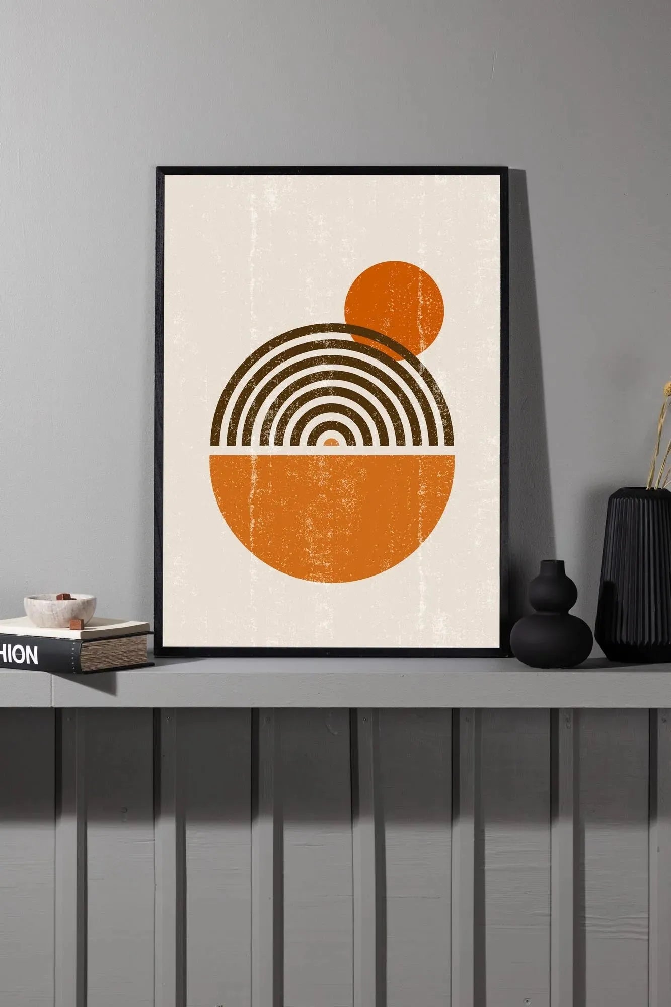 Das Hathor Poster von Venture Home: Ein Kunstwerk in warmen Gelb-Orange-Tönen, das jeden Raum belebt und inspiriert.