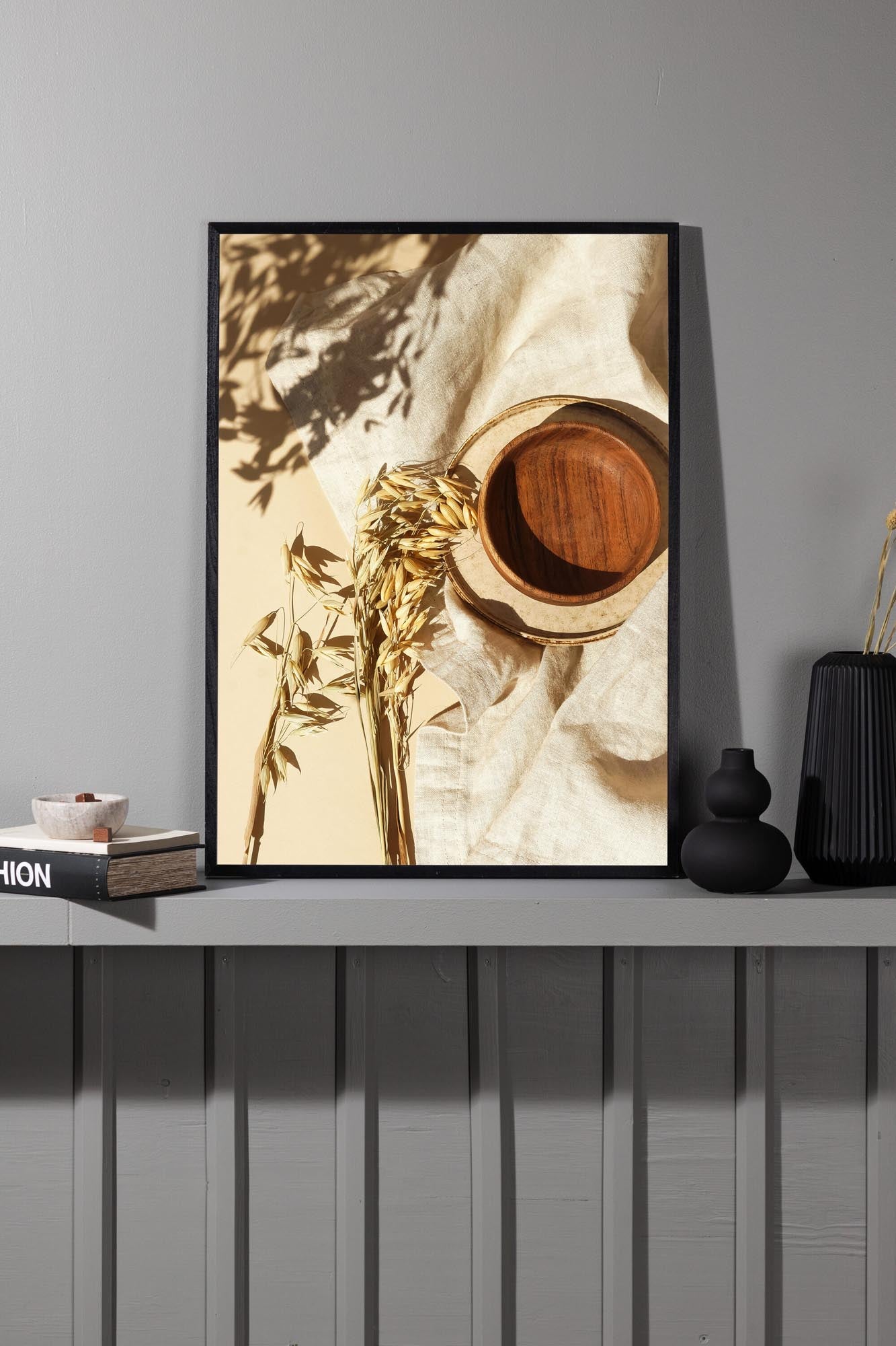 Stilvolles Poster 'Brown Bowl' von Venture Home – ein elegantes Kunstwerk für einladende Wohnräume und kreative Akzente.