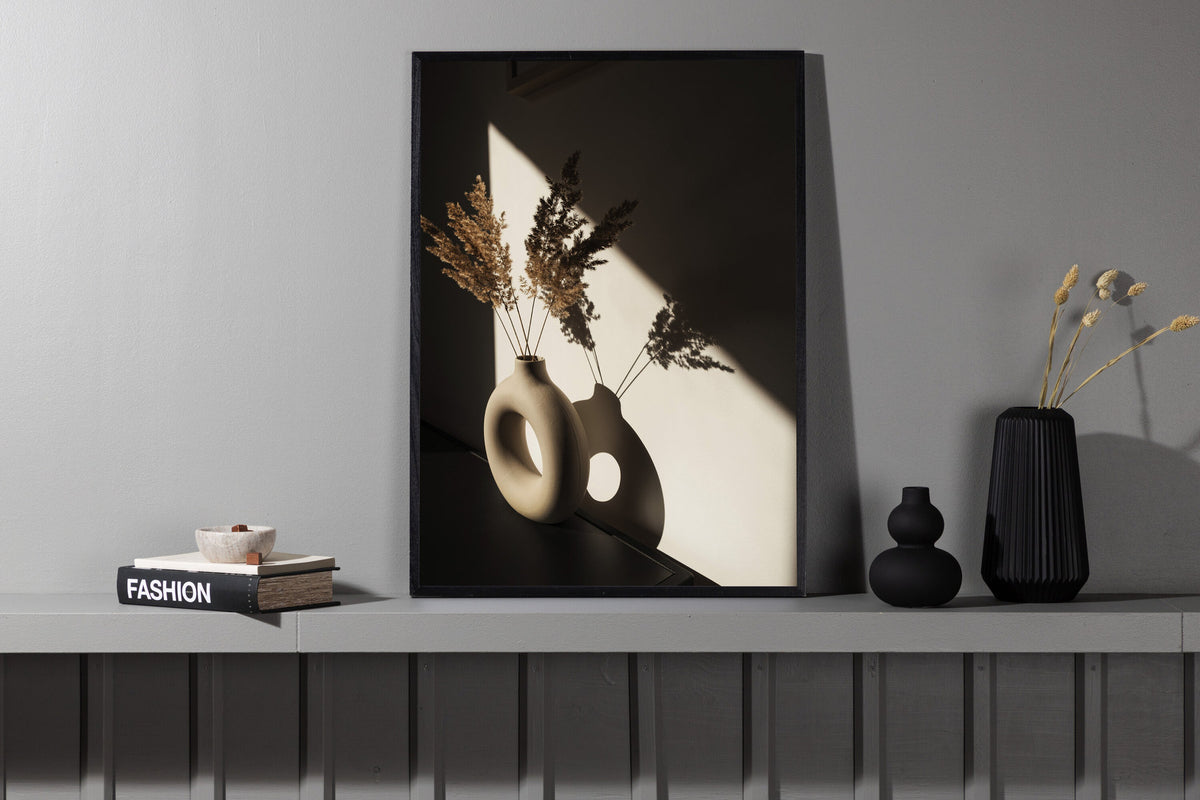 Vasen Poster in Beige präsentiert im Onlineshop von KAQTU Design AG. Bild ist von Venture Home