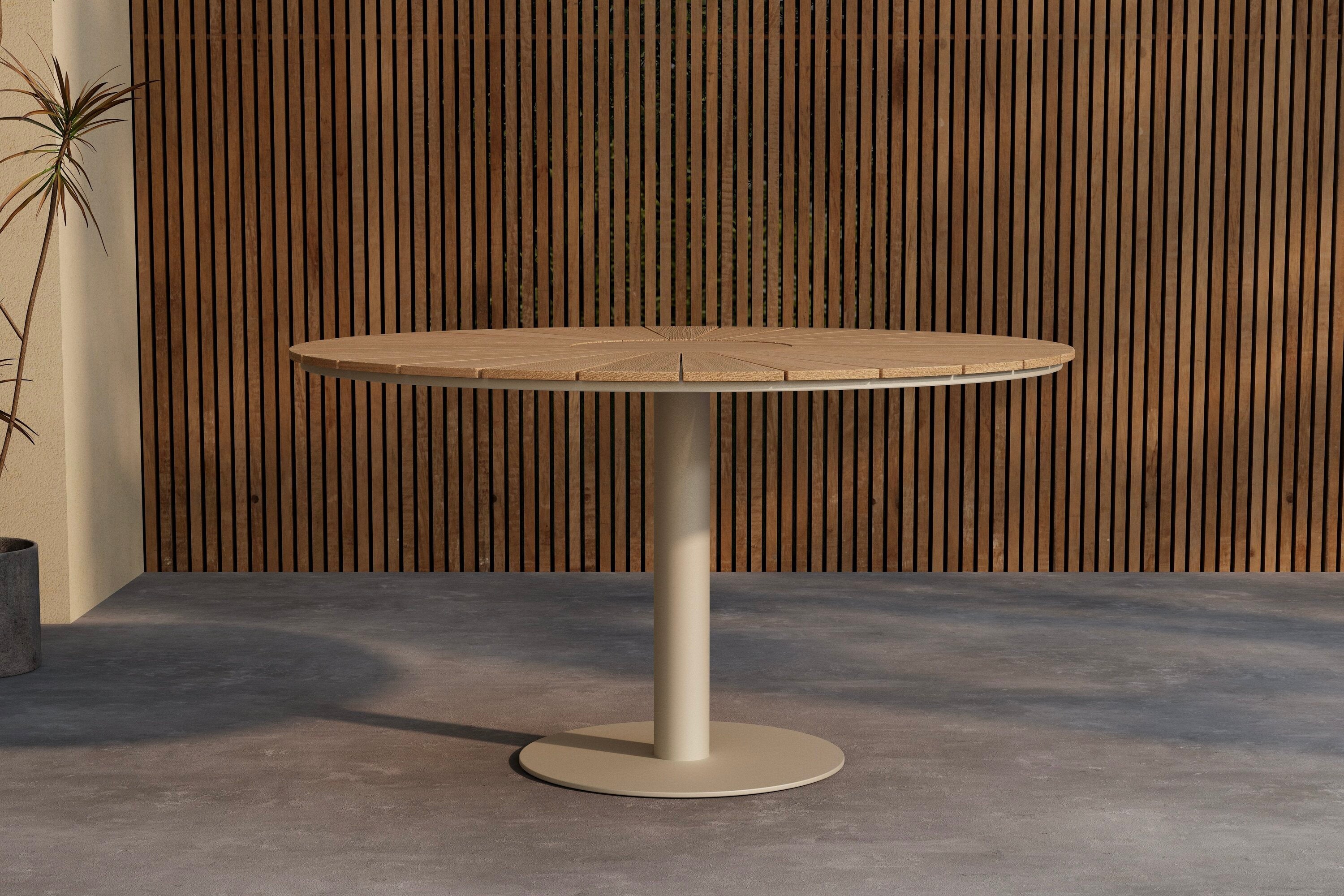 Croft Gartentisch rund in Beige präsentiert im Onlineshop von KAQTU Design AG. Gartentisch ist von Venture Home