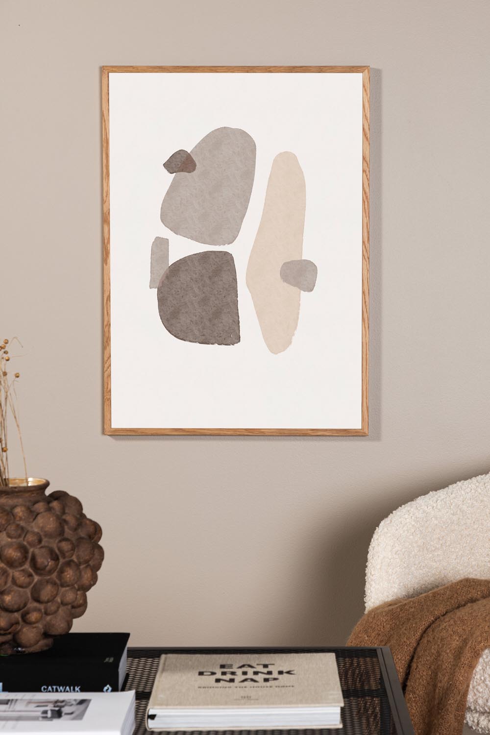 Formen Poster in Beige präsentiert im Onlineshop von KAQTU Design AG. Bild ist von Venture Home