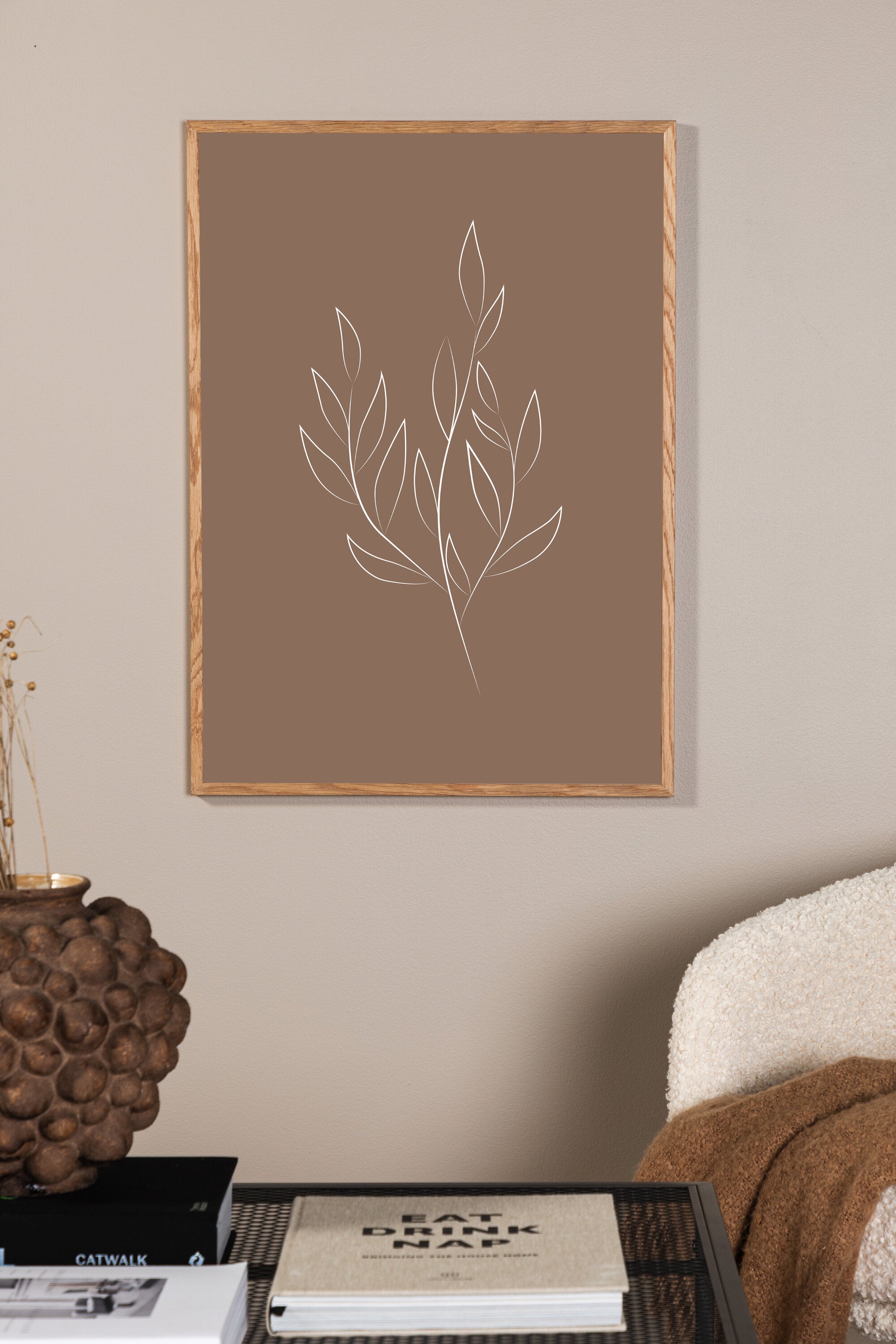 Drawed Leaf Poster in Braun präsentiert im Onlineshop von KAQTU Design AG. Bild ist von Venture Home