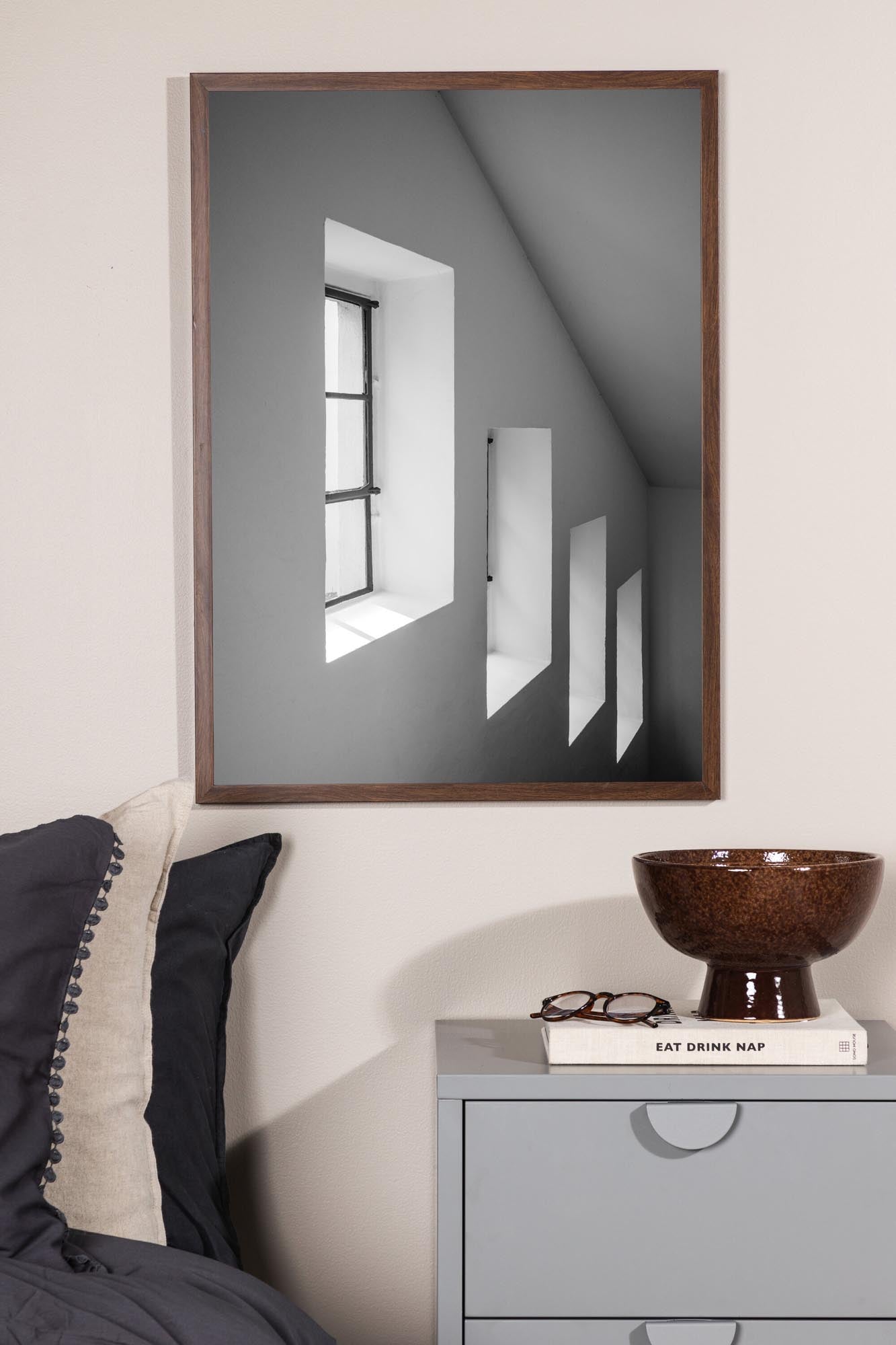 Stilvolles Windows Poster von Venture Home: Charmante Lichtspiele, hochwertige Materialien, ideal für moderne Kunstliebhaber.