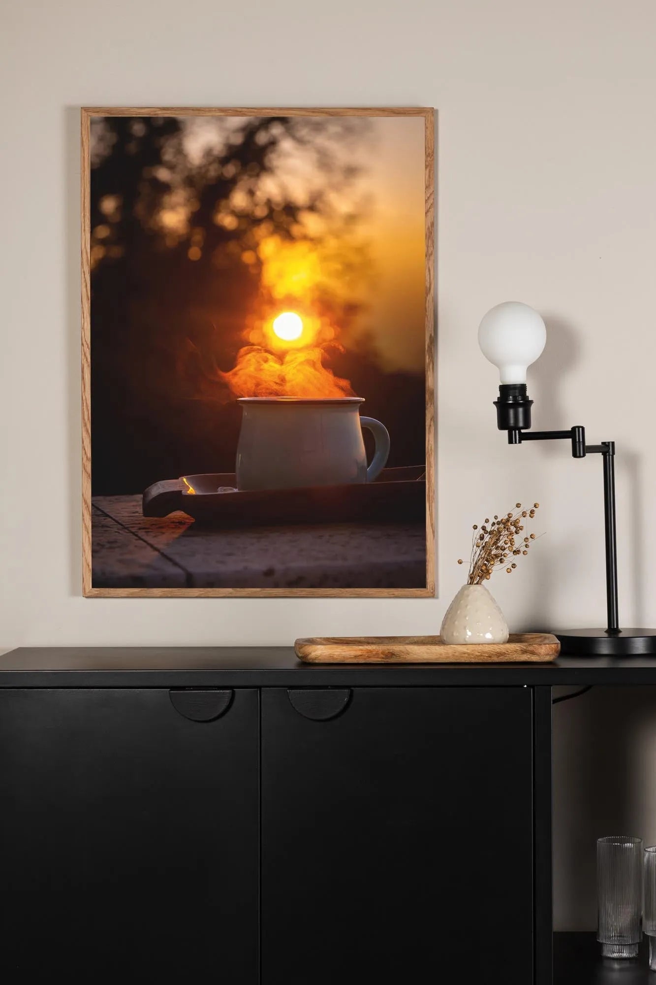 Erwecken Sie Ihre Wände mit dem eleganten Morning Coffee Poster.