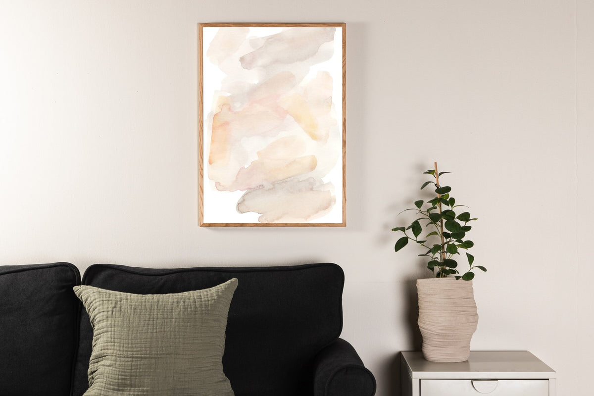 Aquarell Poster in Beige aus Papier, abstraktes Motiv mit Gelb-, Rosa- und Brauntönen, rechteckige Form ohne Rahmen.