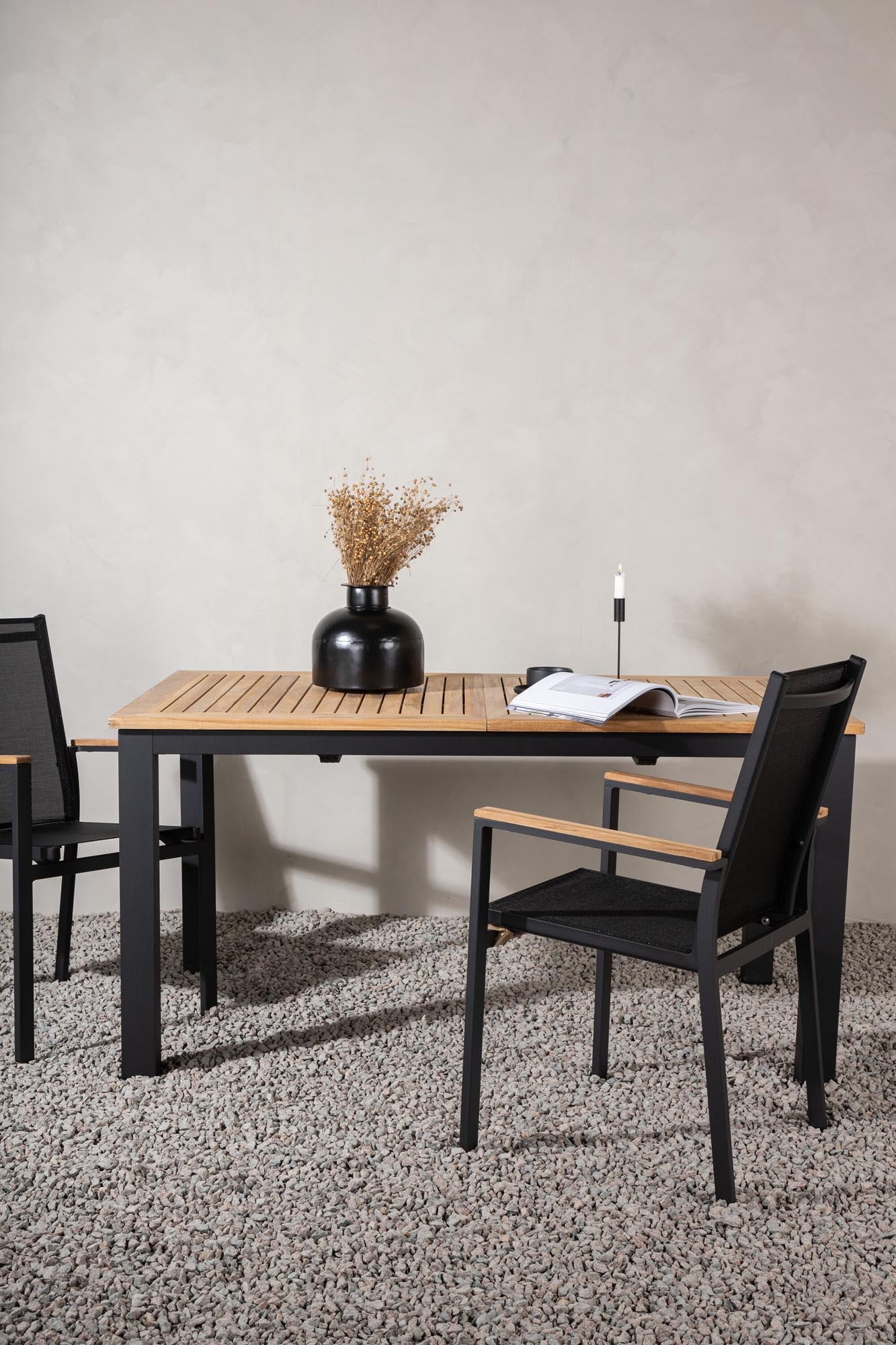 Moderner, ausziehbarer Panama Gartentisch von Venture Home, ideal für stilvolle Aussenbereiche und gesellige Anlässe.