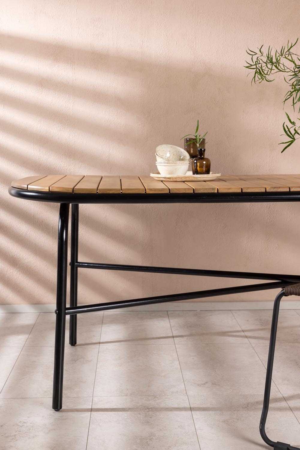 Holmbeck Tisch Outdoor in Natur präsentiert im Onlineshop von KAQTU Design AG. Gartentisch ist von Venture Home
