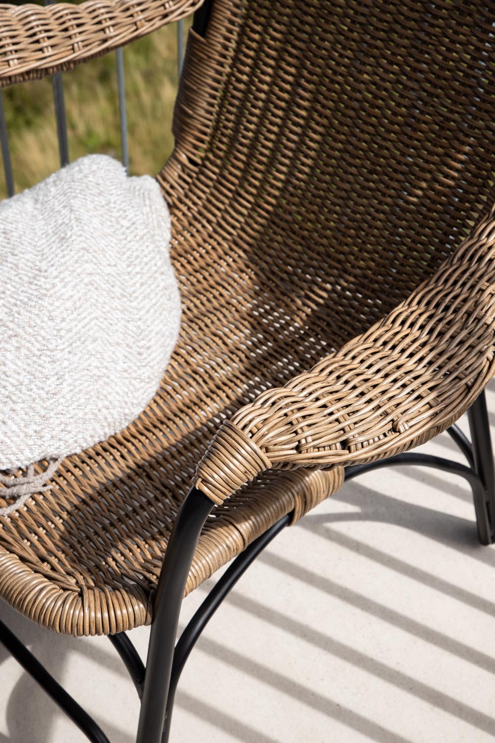 Loreto Lounge Stuhl in Schwarz präsentiert im Onlineshop von KAQTU Design AG. Outdoor-Sessel ist von Venture Home