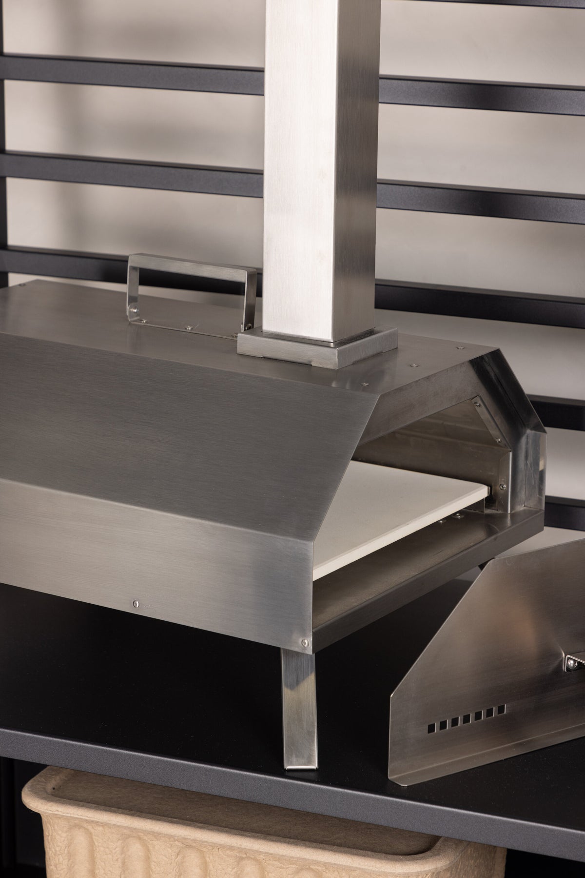 Hamnå Pizzaofen in Silber präsentiert im Onlineshop von KAQTU Design AG. Pizza ist von Venture Home