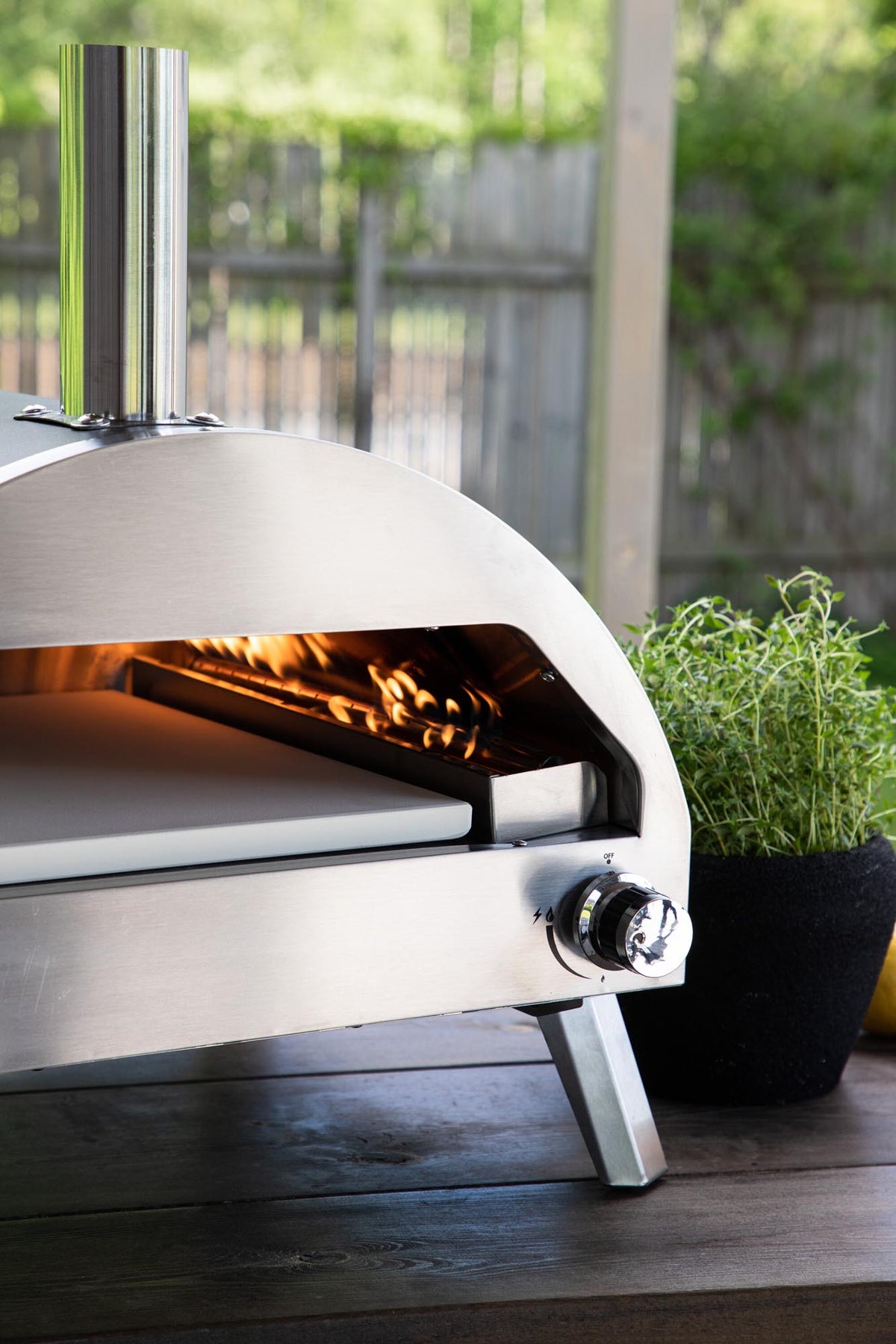 Kerang Pizzaofen in Silber präsentiert im Onlineshop von KAQTU Design AG. Pizza ist von Venture Home