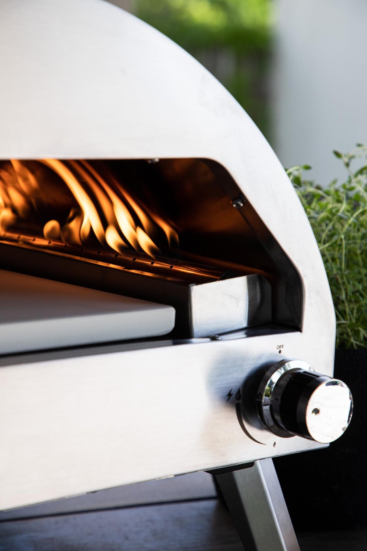 Kerang Pizzaofen in Silber präsentiert im Onlineshop von KAQTU Design AG. Pizza ist von Venture Home
