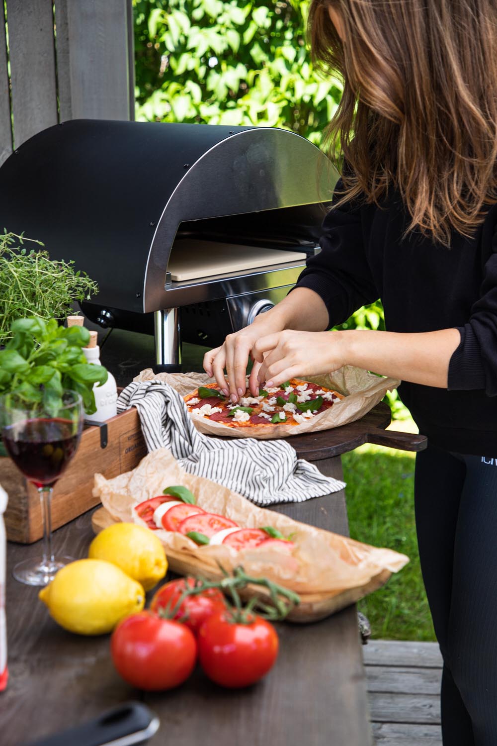 Sentosa Pizzaugn in Schwarz präsentiert im Onlineshop von KAQTU Design AG. Pizza ist von Venture Home
