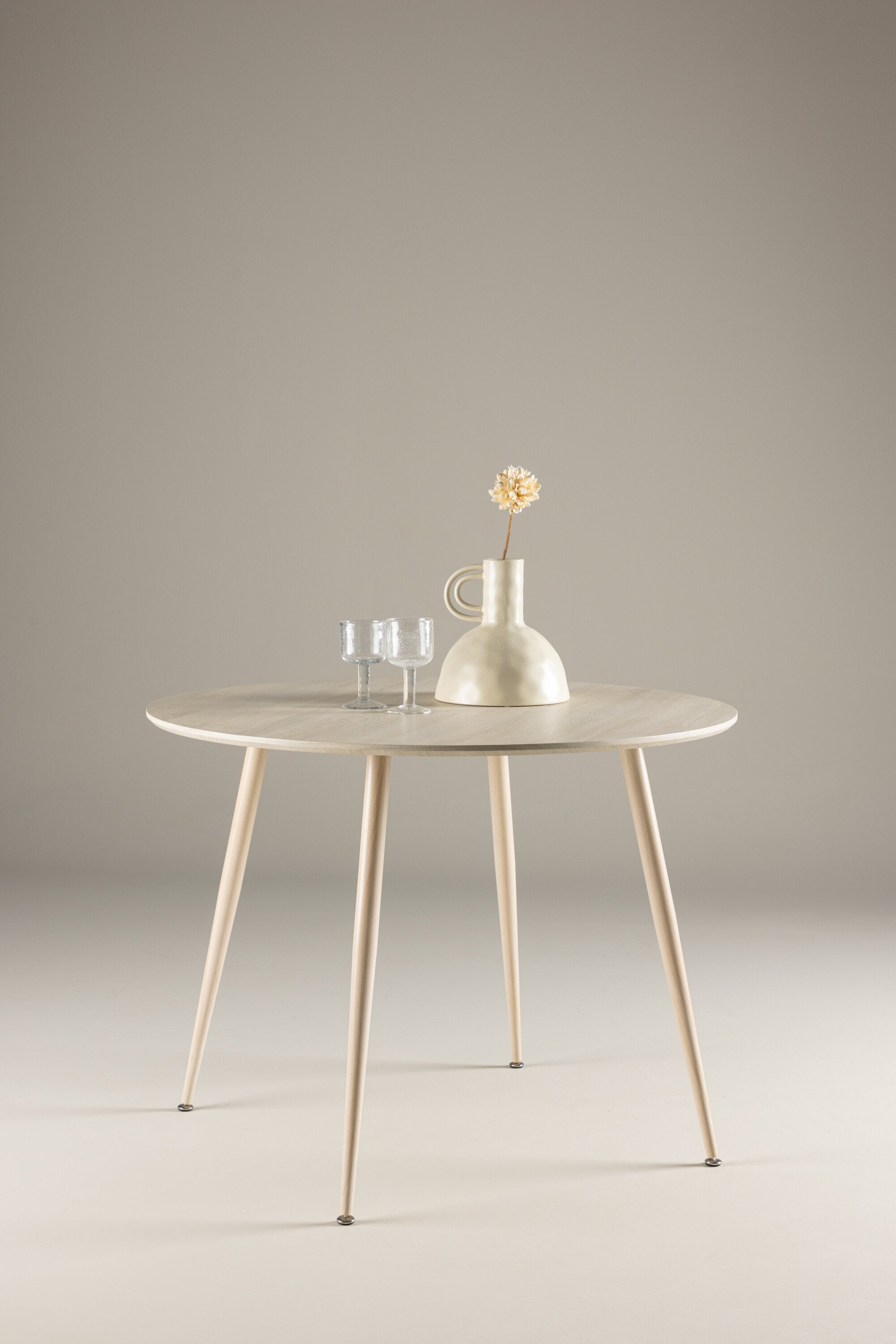 Plaza Tisch in Tünchen präsentiert im Onlineshop von KAQTU Design AG. Esstisch ist von Venture Home