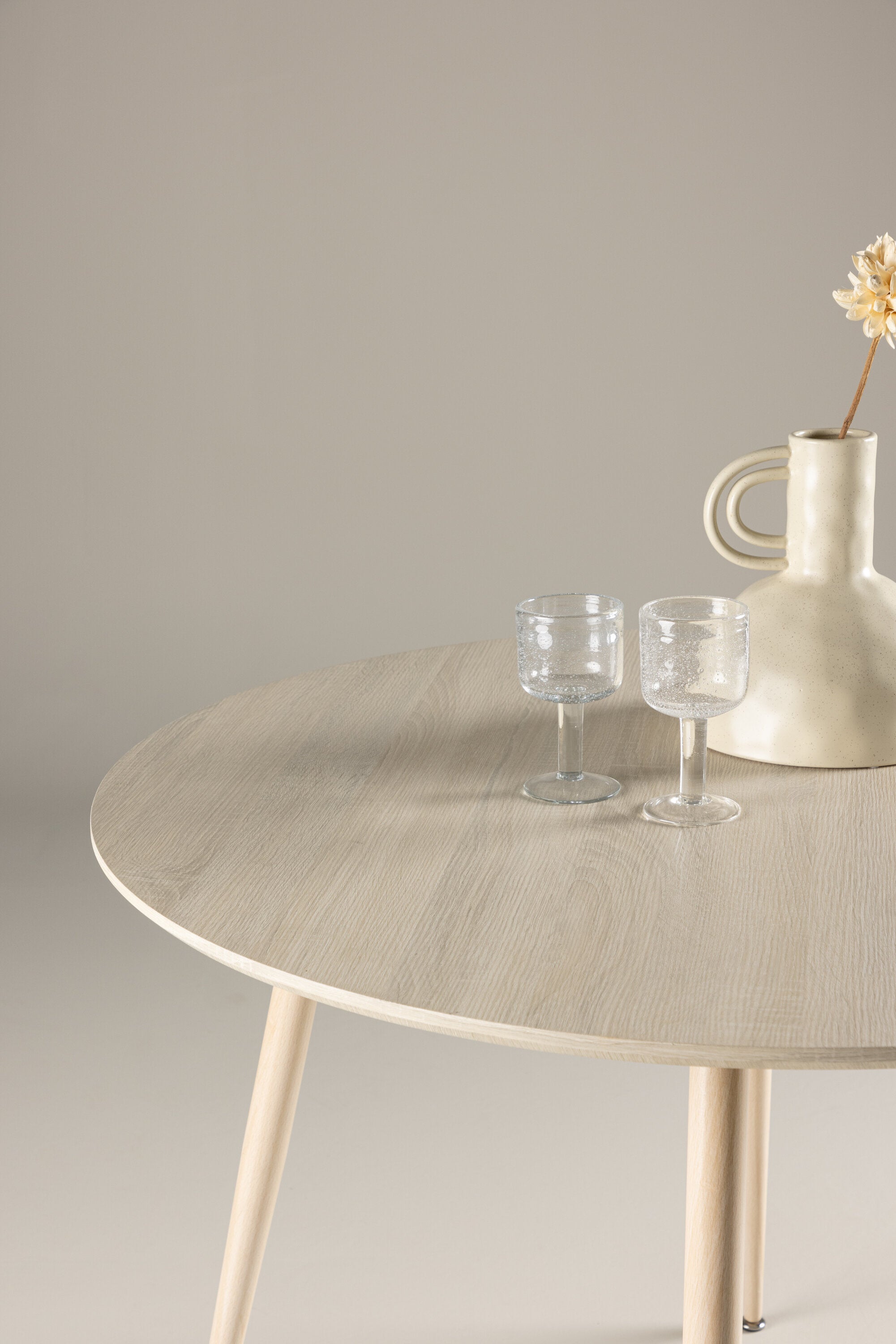 Plaza Tisch in Tünchen präsentiert im Onlineshop von KAQTU Design AG. Esstisch ist von Venture Home