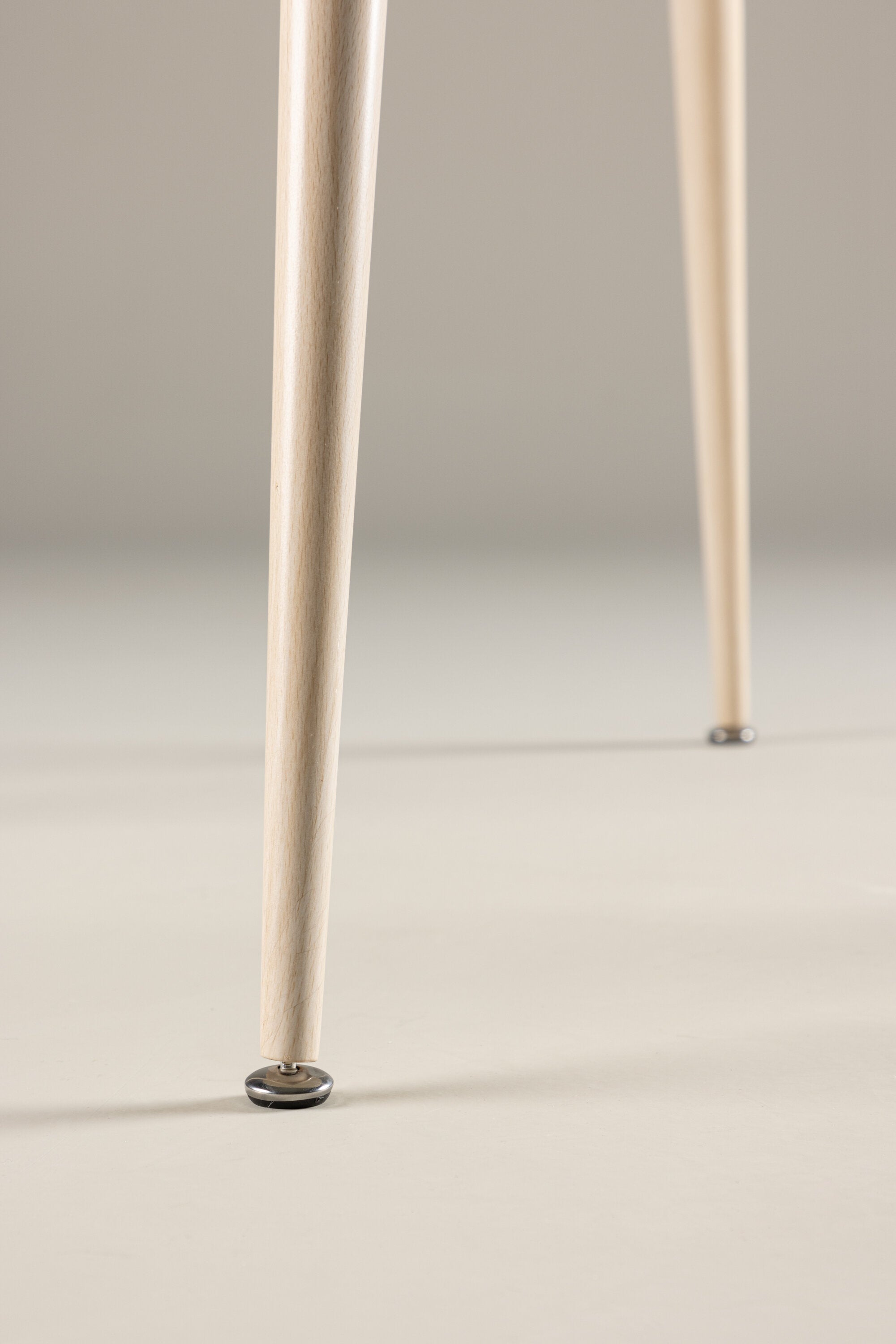 Plaza Tisch in Tünchen präsentiert im Onlineshop von KAQTU Design AG. Esstisch ist von Venture Home