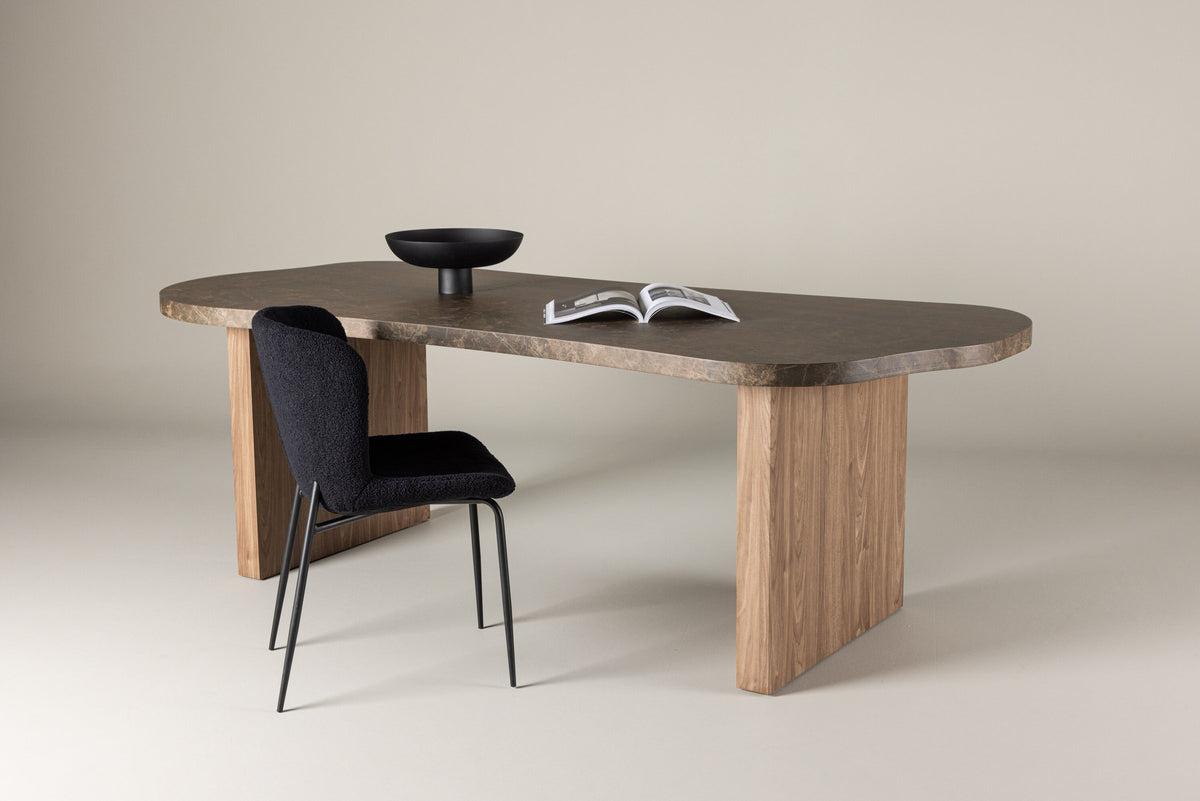 Eleonora Esstisch in Braun präsentiert im Onlineshop von KAQTU Design AG. Esstisch ist von Vind
