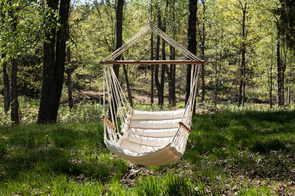 Tapaz Hollywoodschaukel in Weiss präsentiert im Onlineshop von KAQTU Design AG. Schaukel Outdoor ist von Venture Home