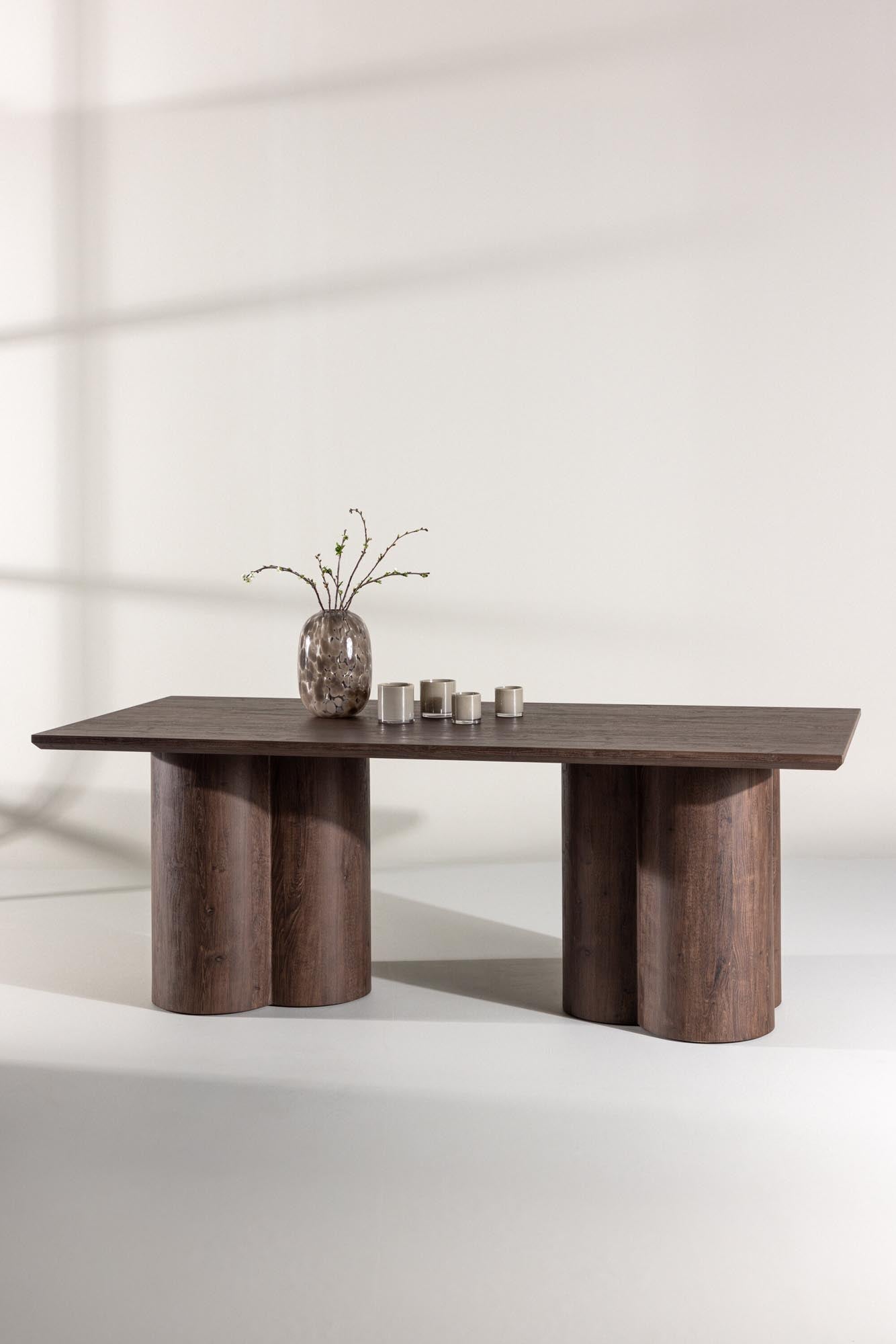 Der Olivia Esstisch von Venture Home besticht durch sein modernes Design und hochwertige Materialien, ideal für stilvolle Essbereiche.