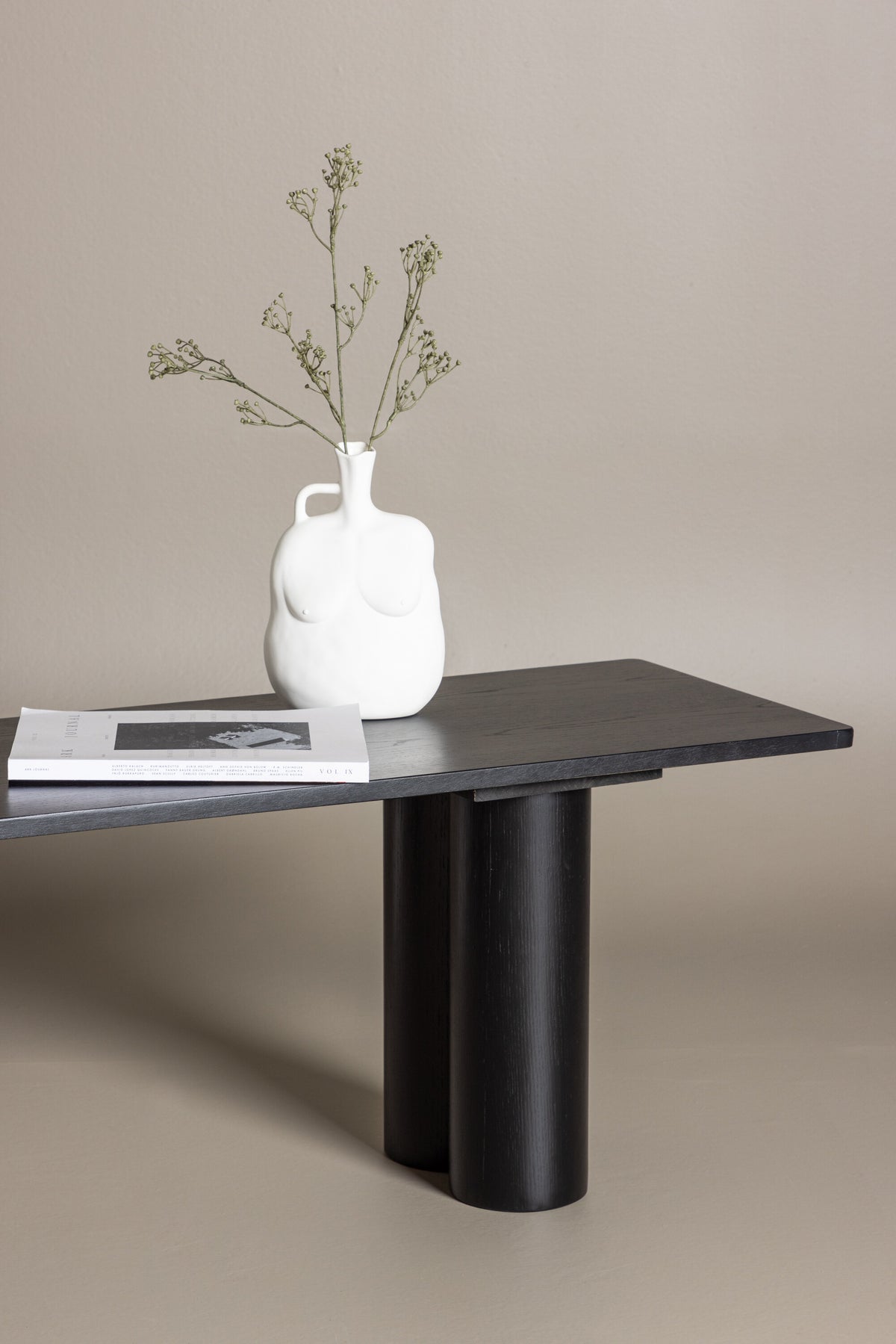 Olivia Bank in Schwarz präsentiert im Onlineshop von KAQTU Design AG. Sitzbank ist von Venture Home