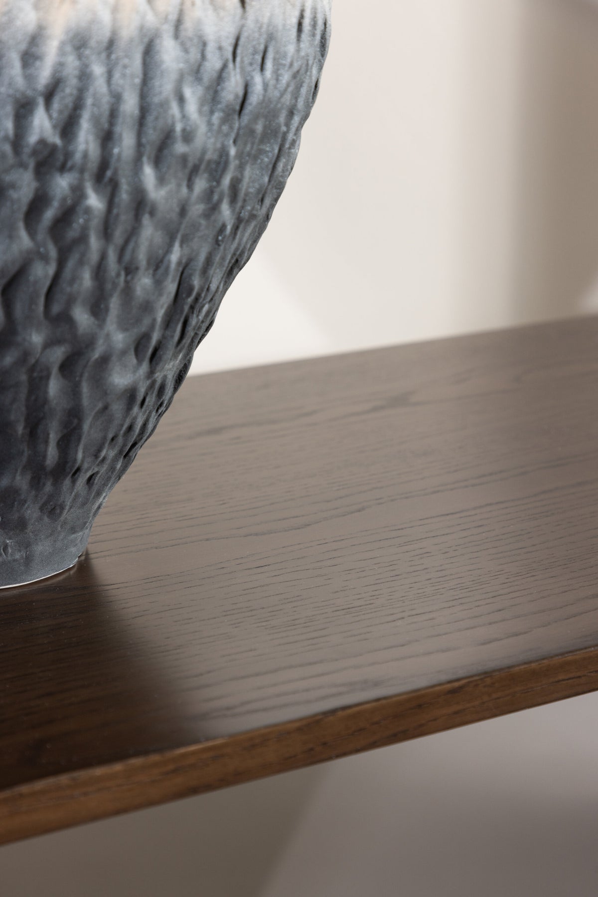 Olivia Bank in Mokka präsentiert im Onlineshop von KAQTU Design AG. Sitzbank ist von Venture Home