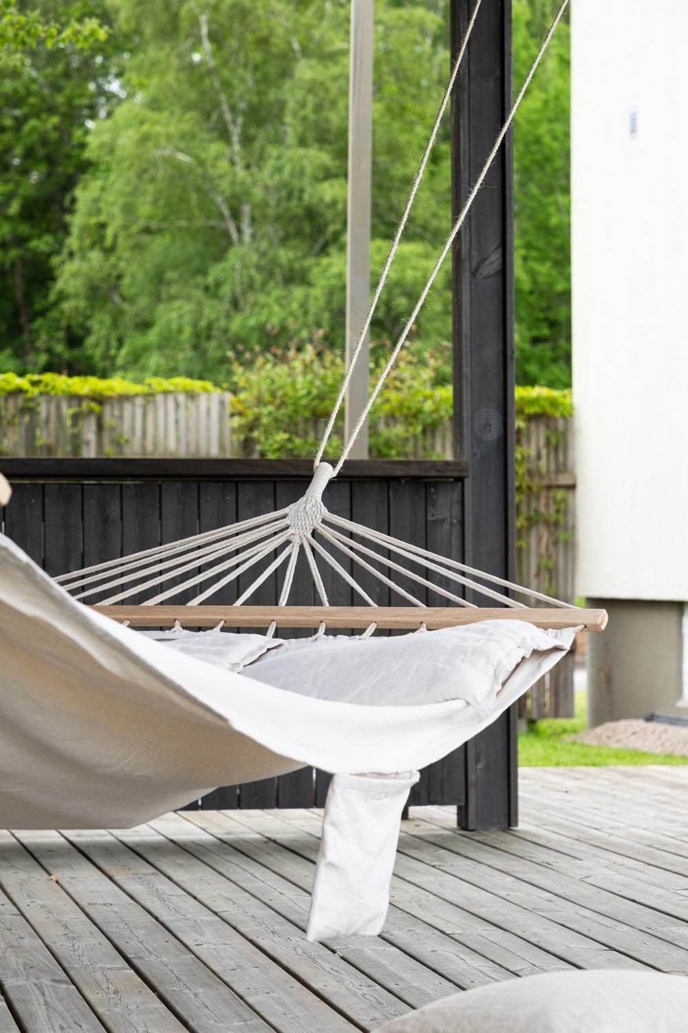 Anini Hängematte in Weiss präsentiert im Onlineshop von KAQTU Design AG. Hängematte ist von Venture Home